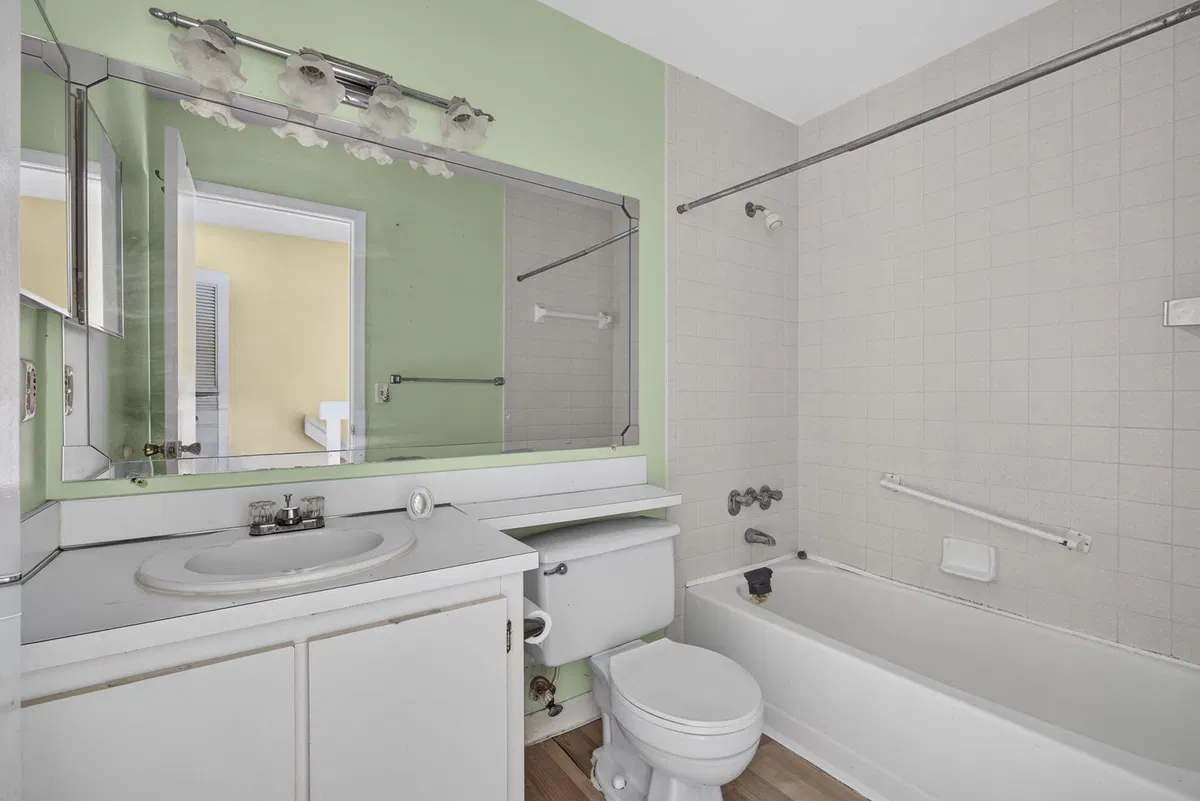 Unit F photo 25