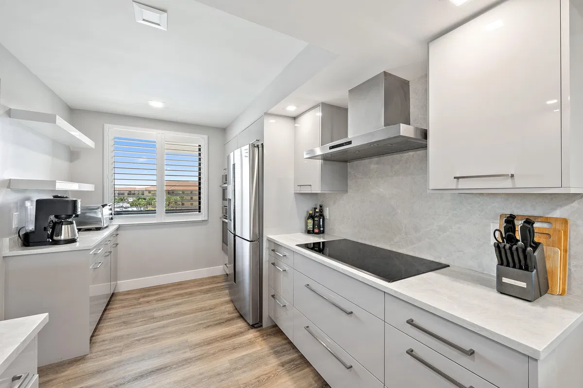 Unit 506 photo 10