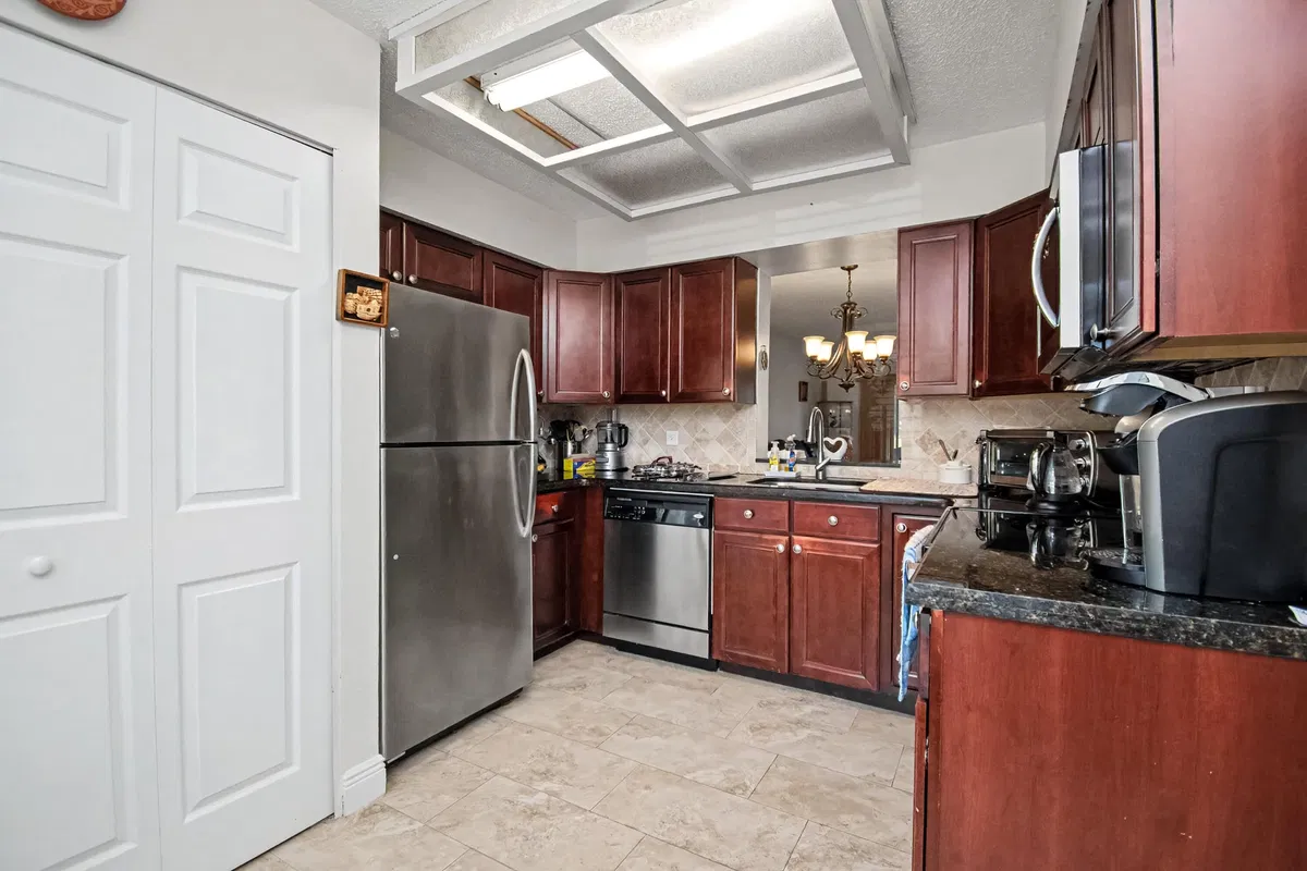 Unit 102 photo 10
