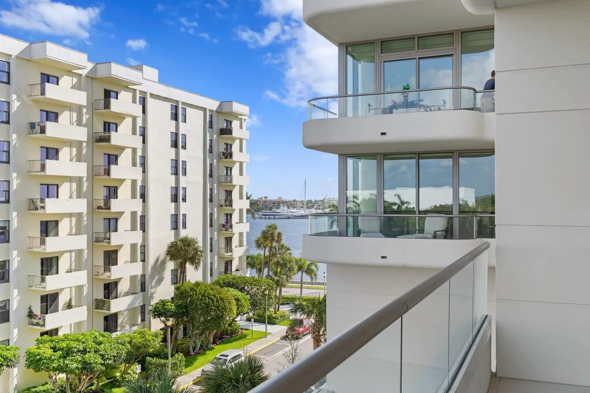 La Clara Palm Beach Unit 401