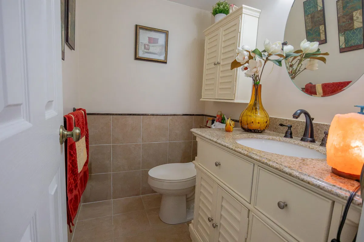 Unit 303 photo 16