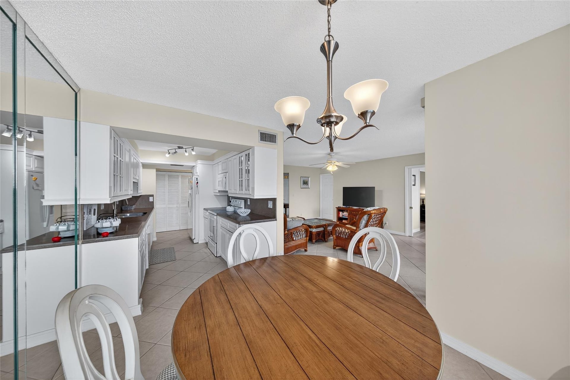  Unit 405 photo 16