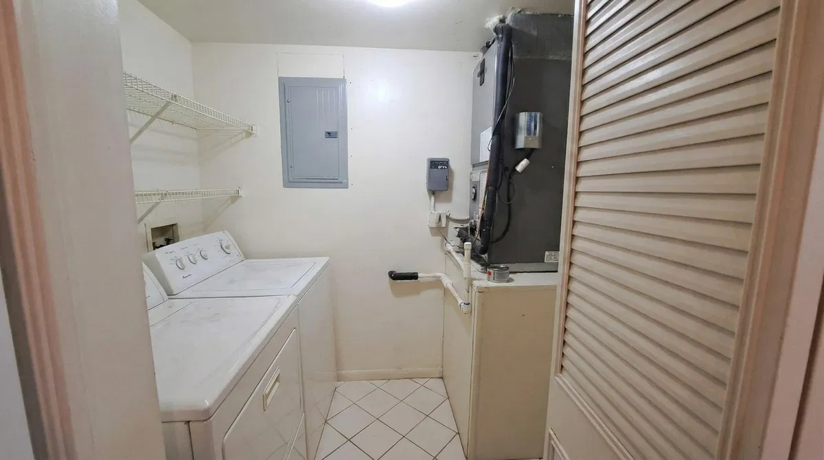 Unit B-2 photo 10