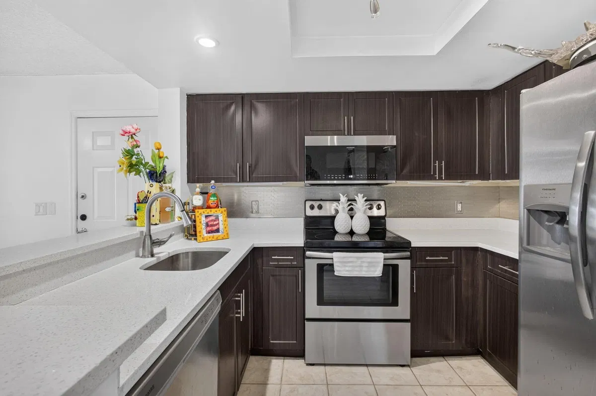  Unit 1504 photo 10
