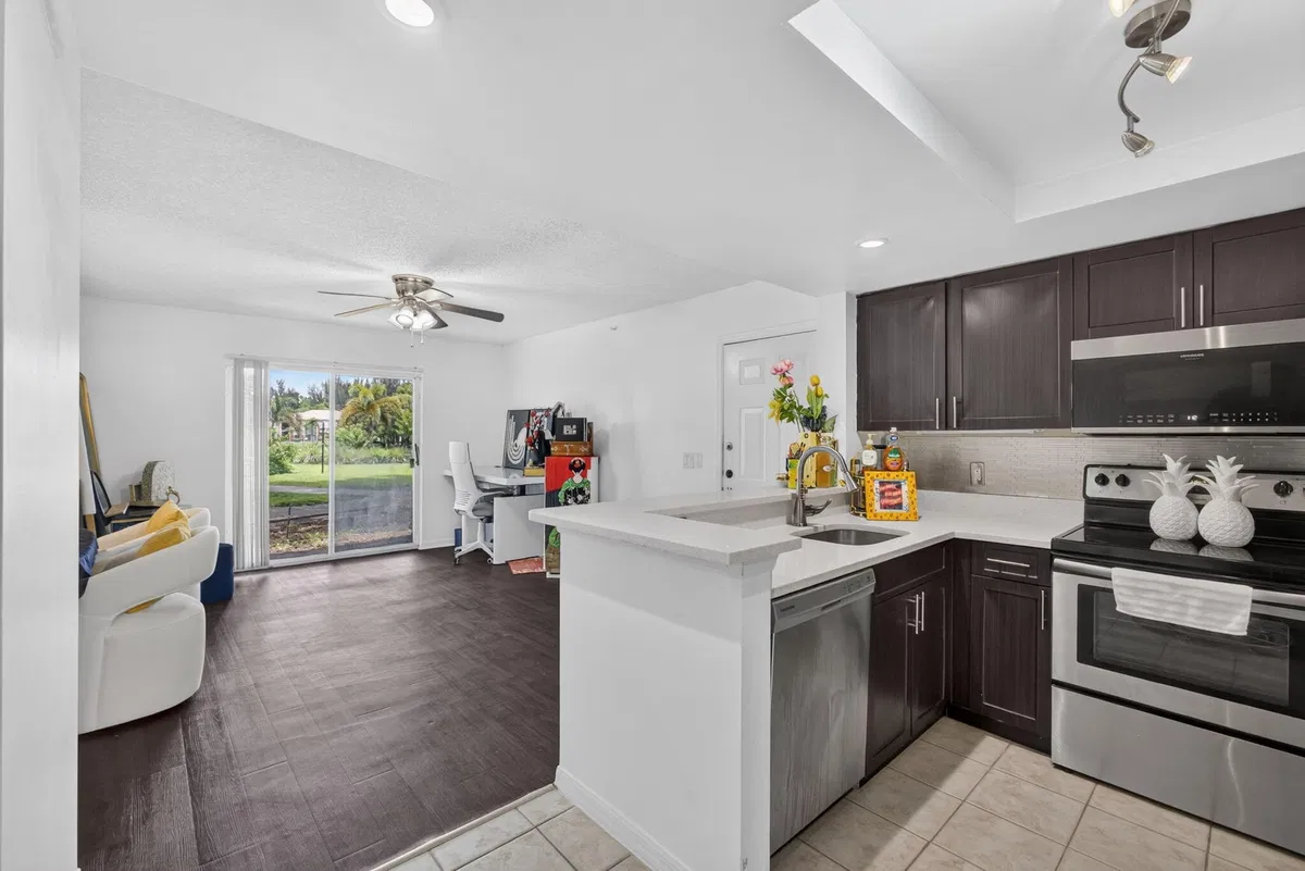  Unit 1504 photo 13