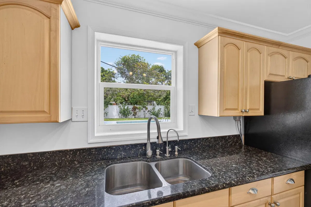 Residence photo 16