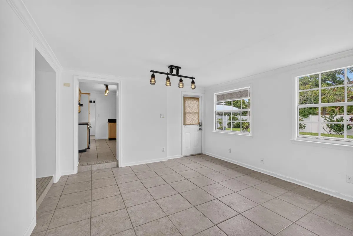Residence photo 19