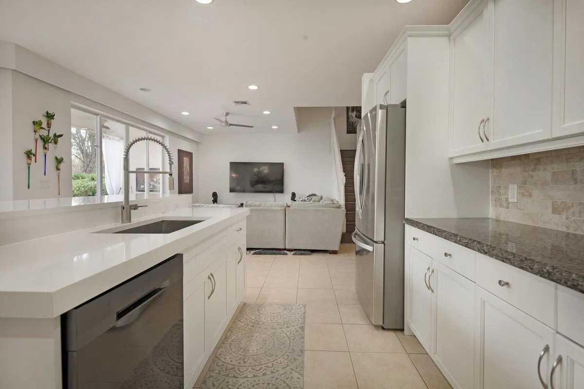 Residence photo 16