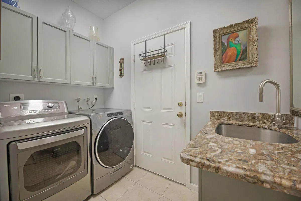 Residence photo 31