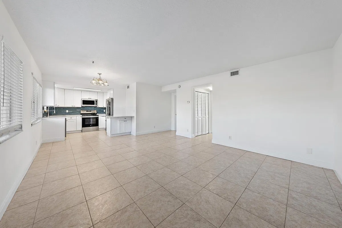 Unit Apt 107