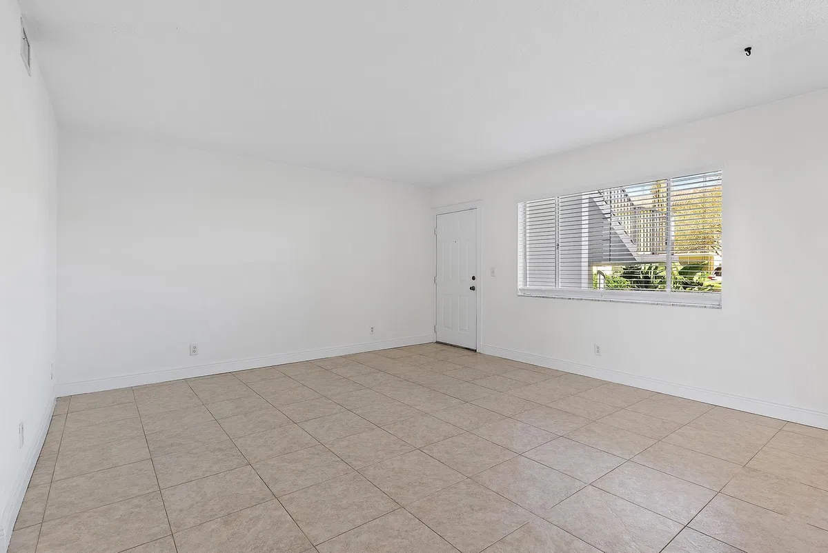 Unit Apt 107 photo 7