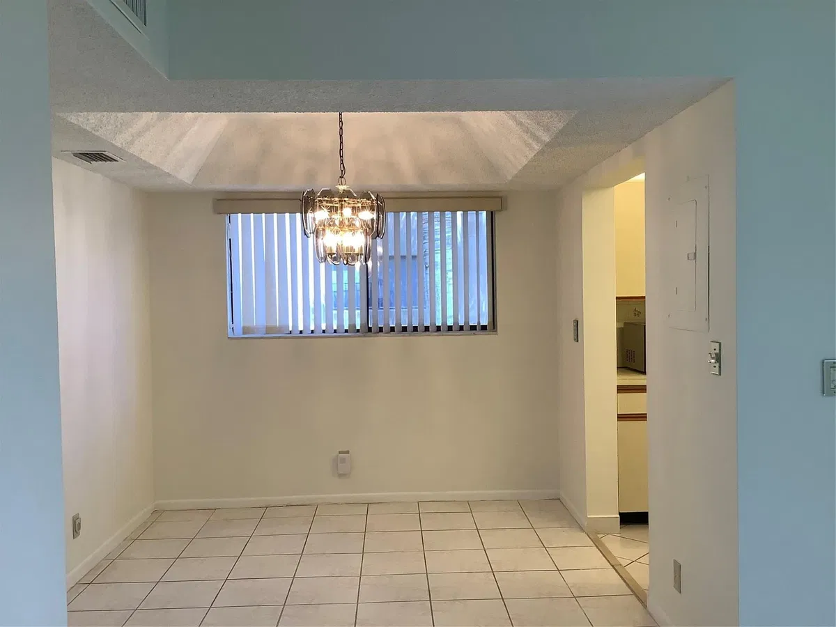Unit 246 photo 4