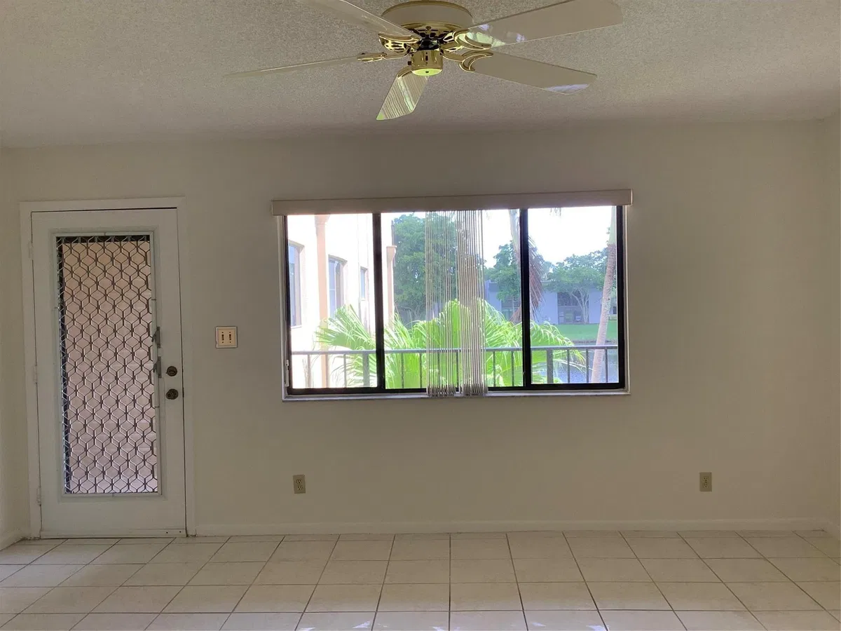Unit 246 photo 7