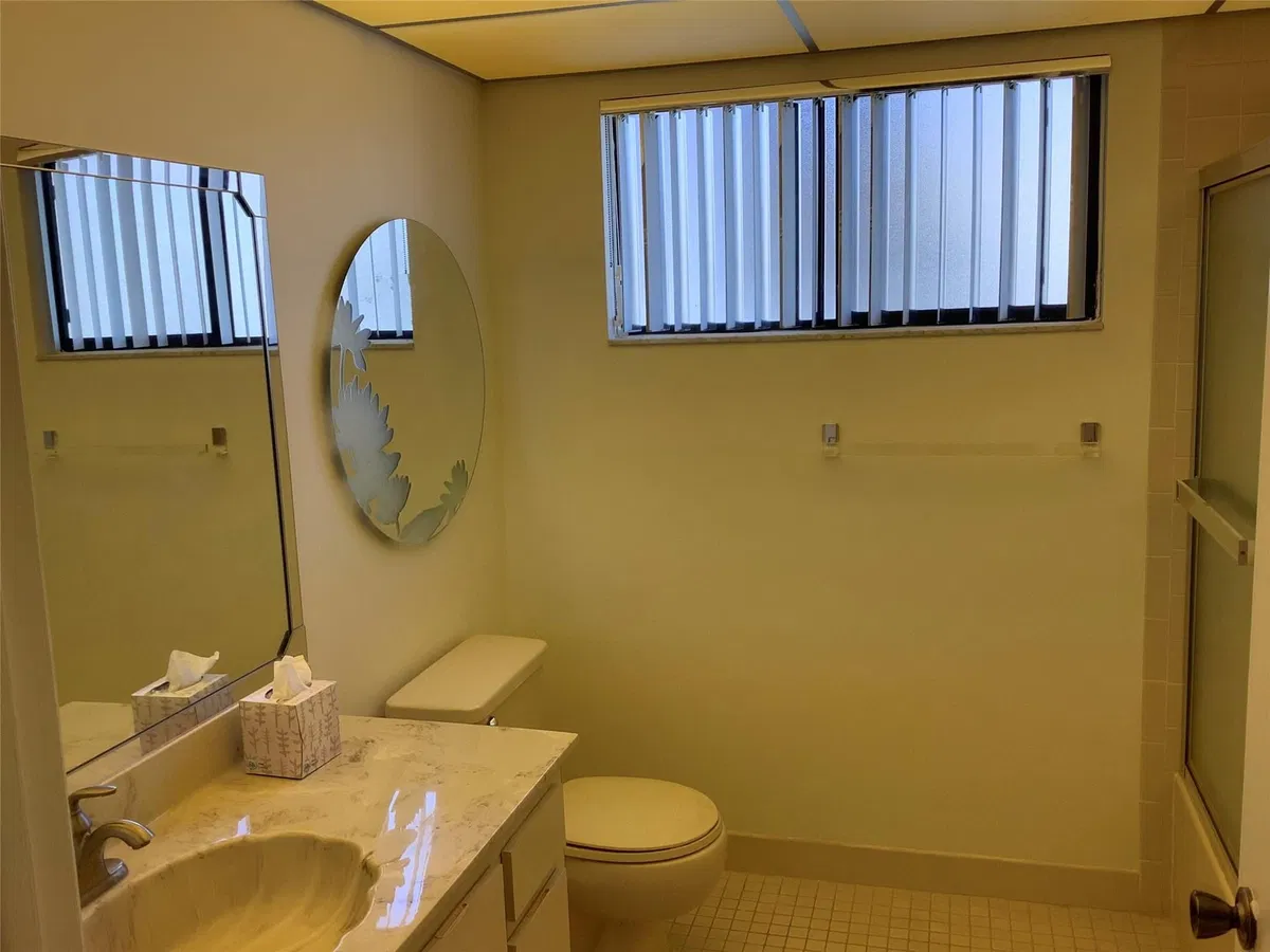Unit 246 photo 16