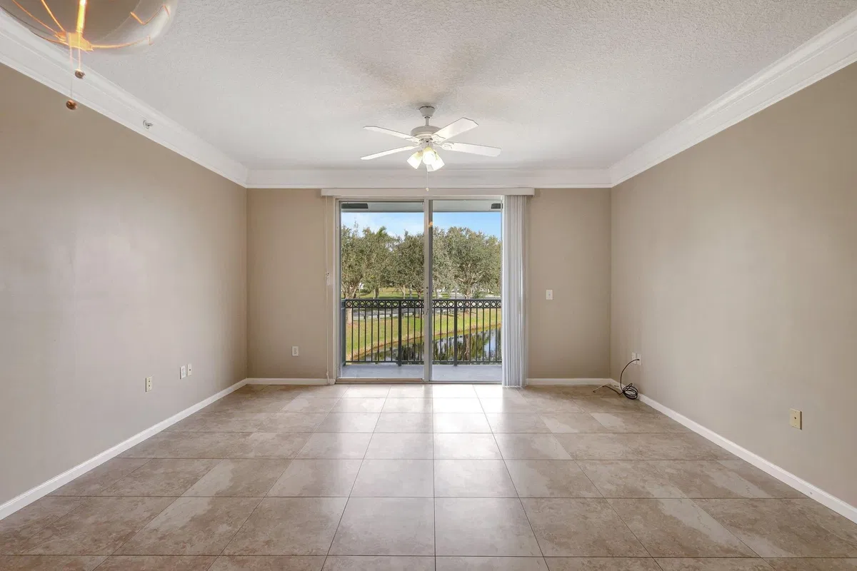 Unit 1508 photo 10
