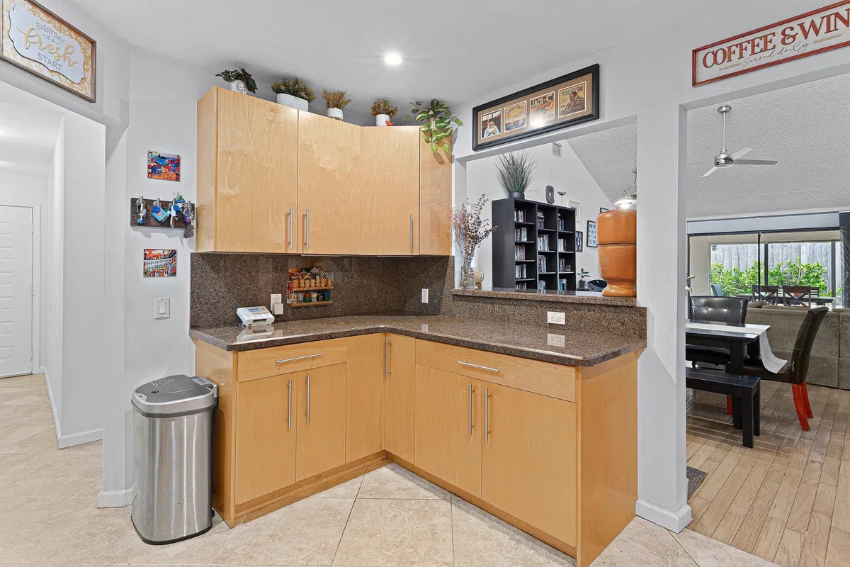 Unit 2757 photo 4
