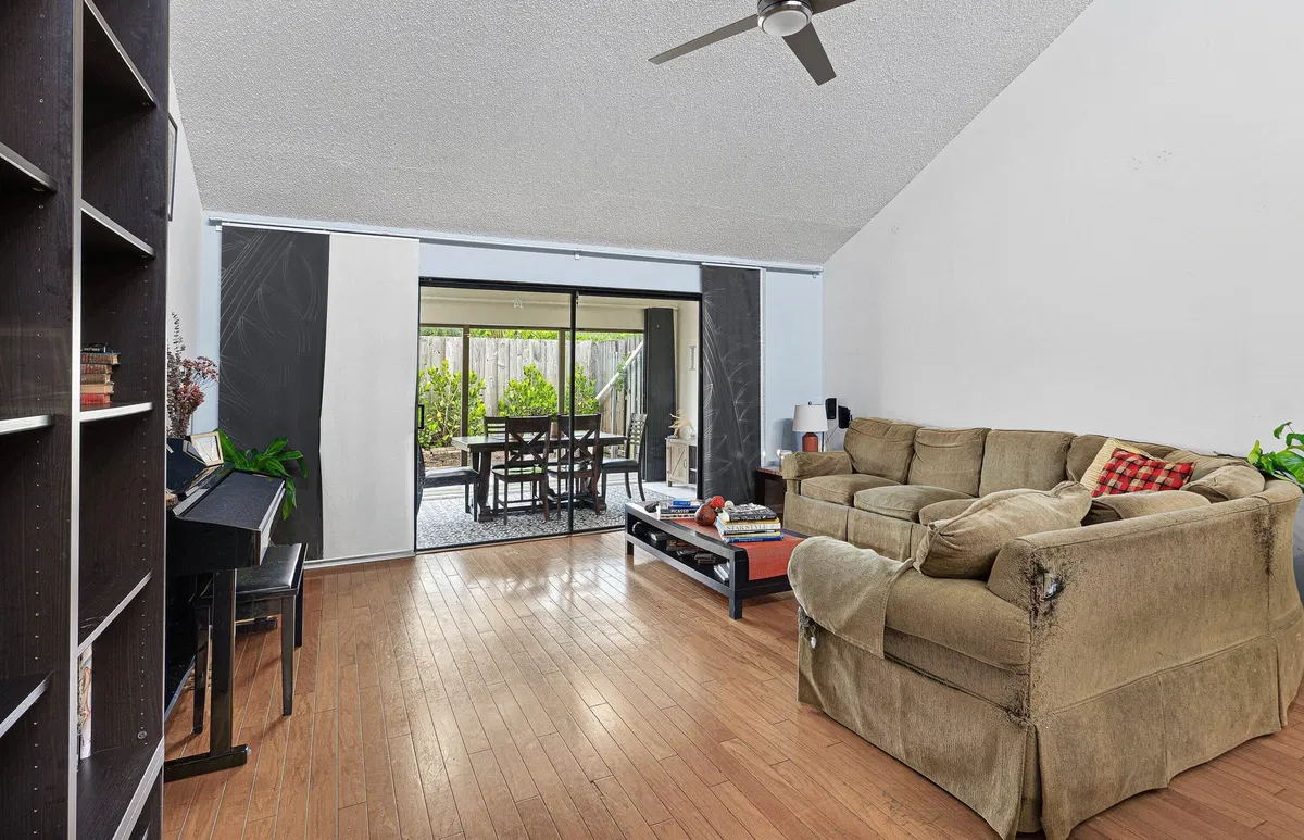 Unit 2757 photo 10
