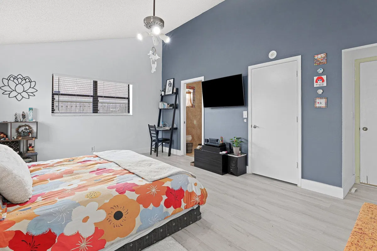 Unit 2757 photo 22