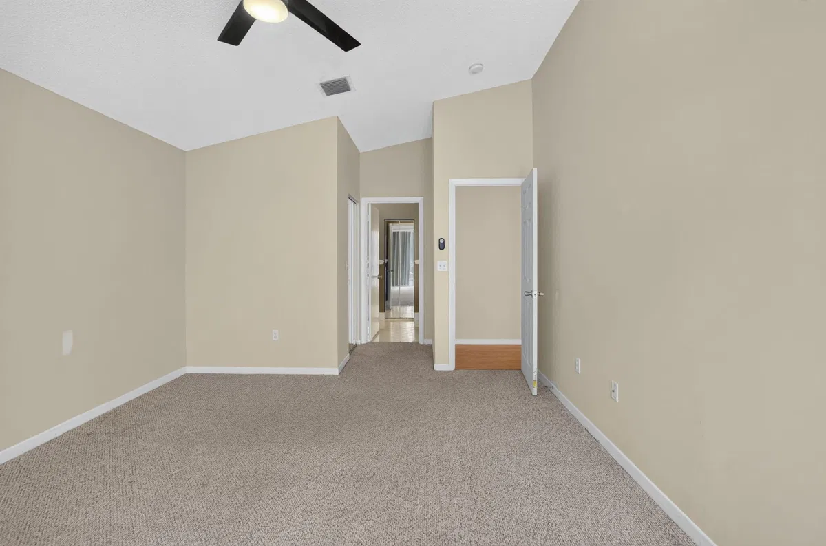 Residence photo 16