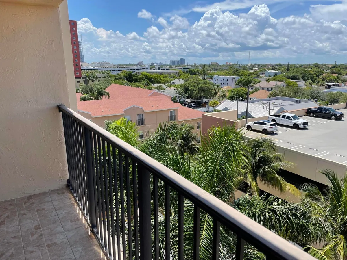 Flagler Pointe Unit 818 photo 13