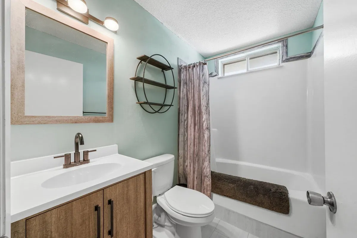 Unit H12 photo 19