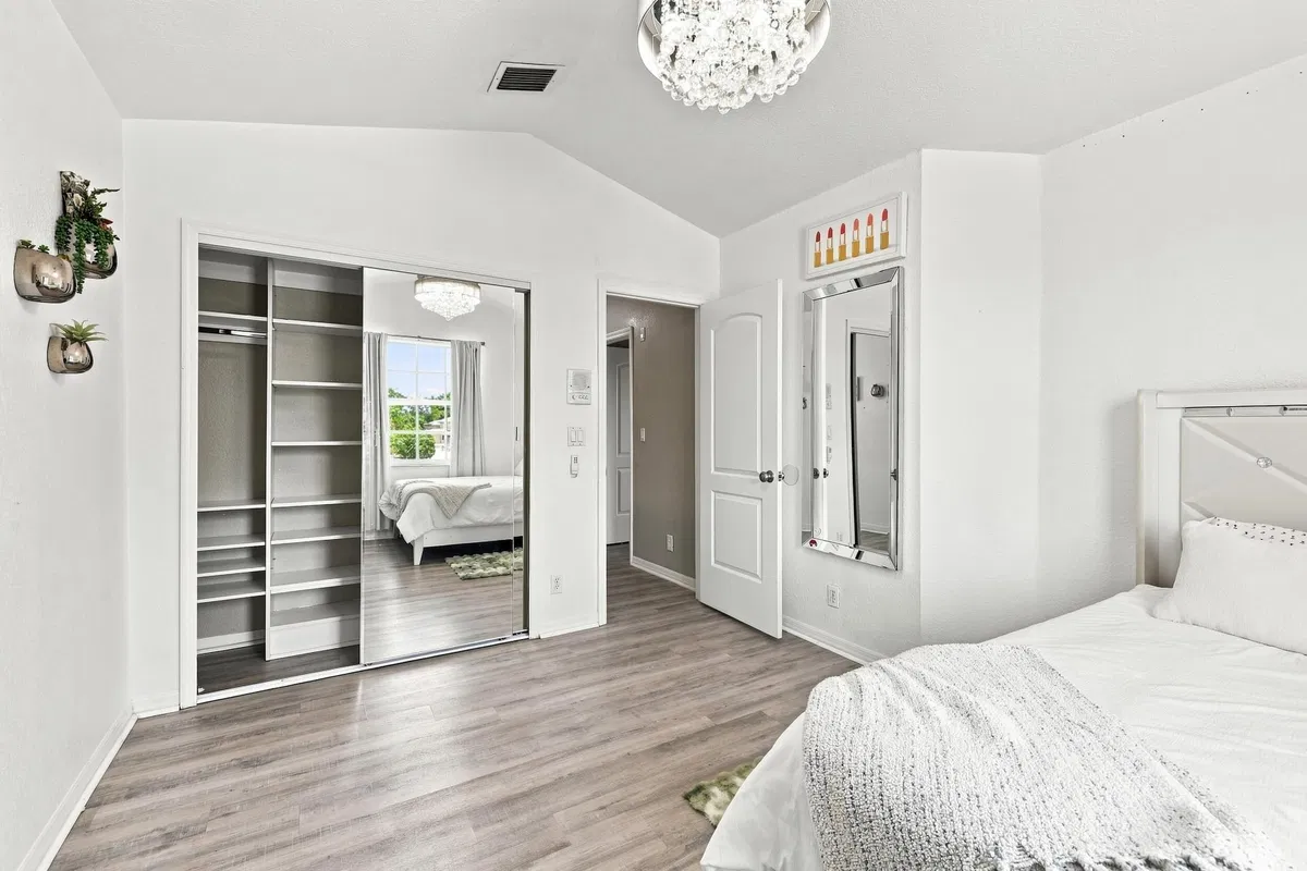  Residence photo 49