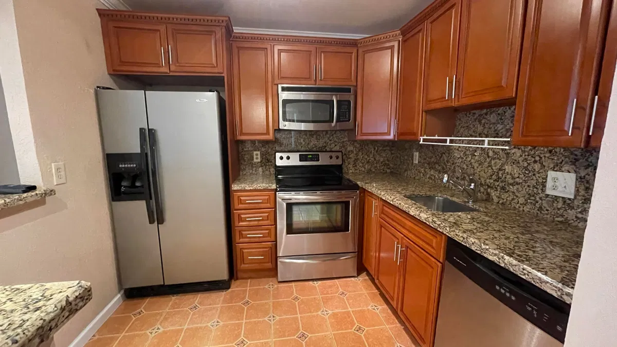 Unit 166 photo 10