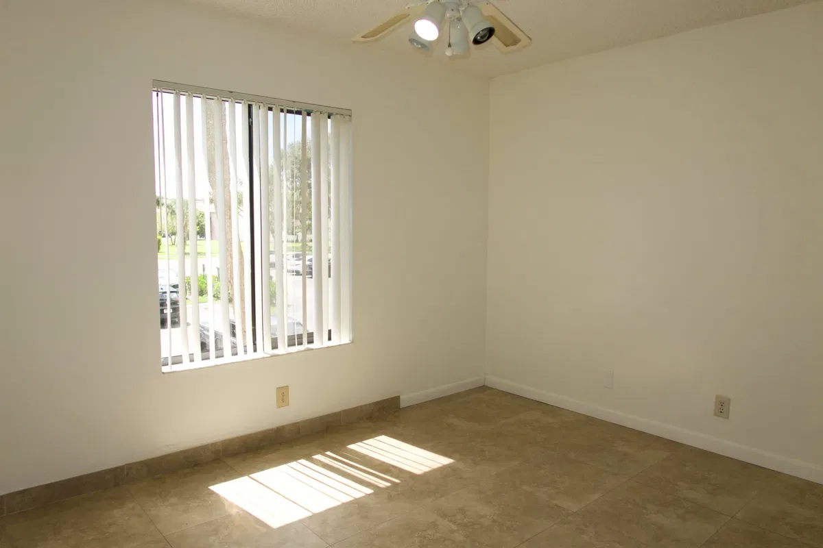  Unit D2 photo 31