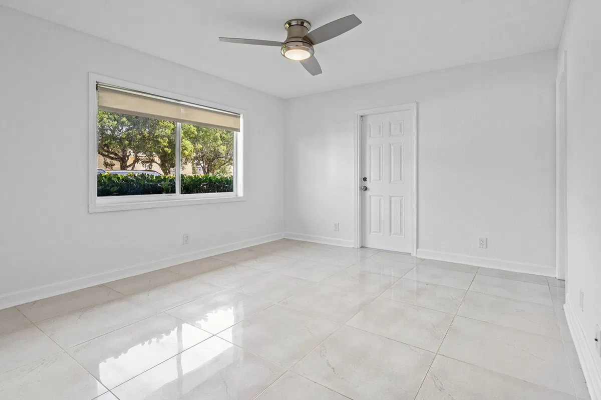Residence photo 16