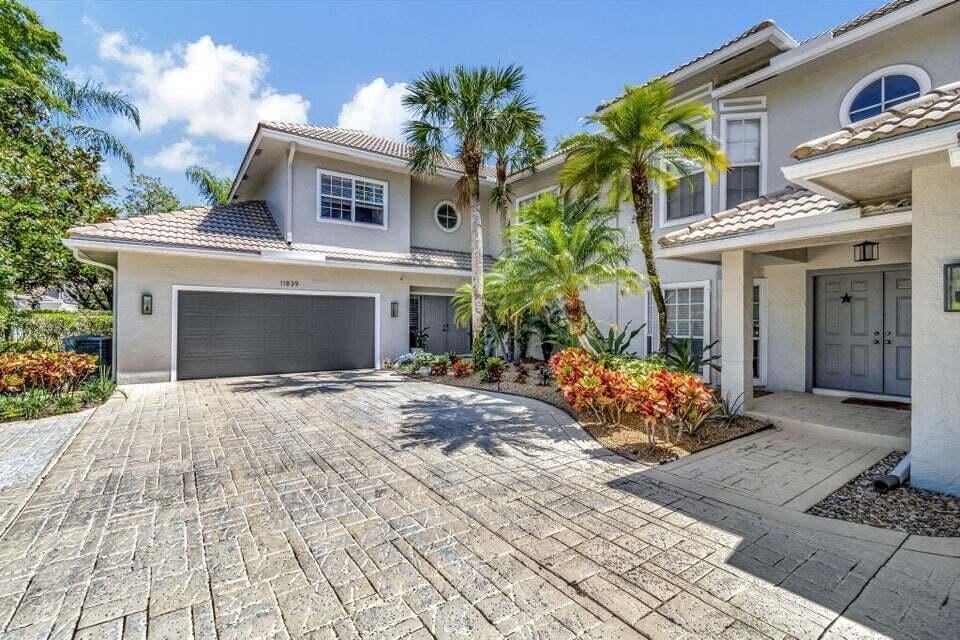 First Fairway Residence photo 4