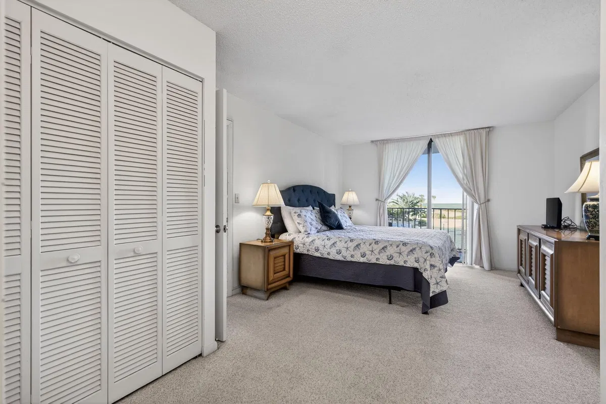 Unit 204 photo 10