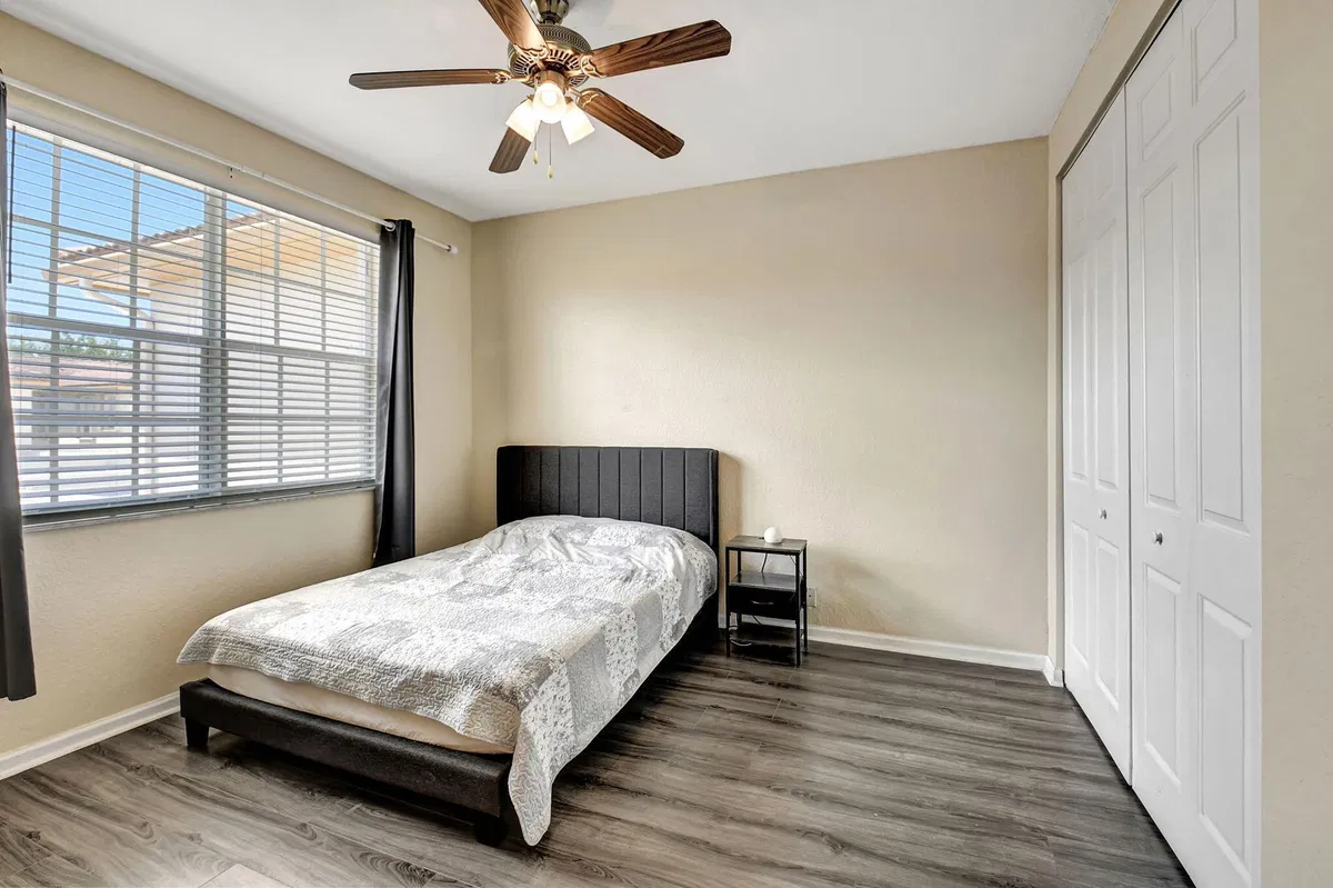 Residence photo 16