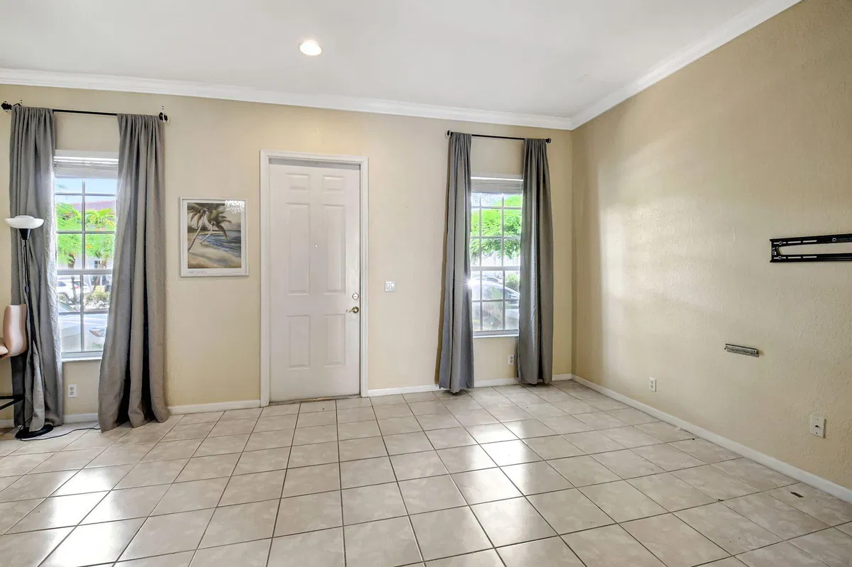 Residence photo 19
