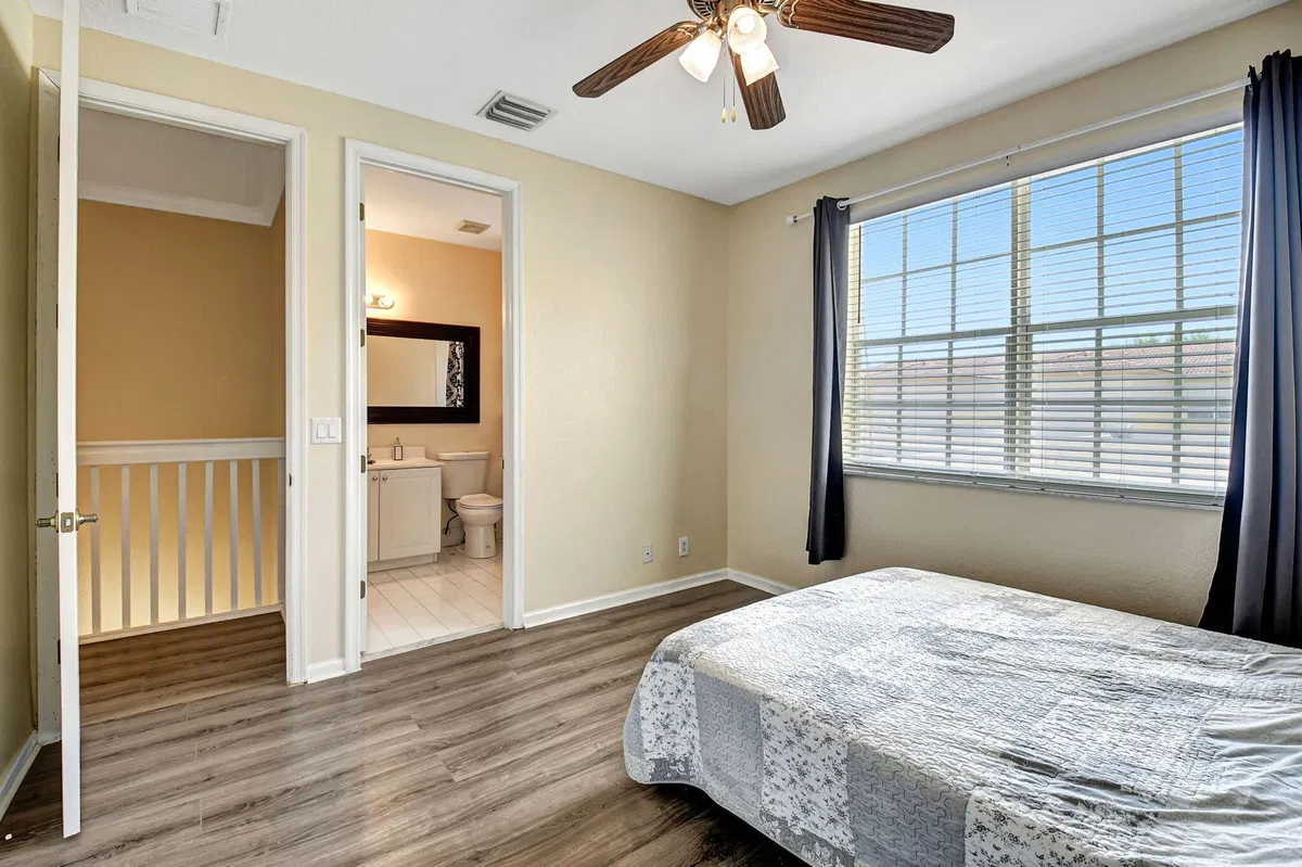 Residence photo 19