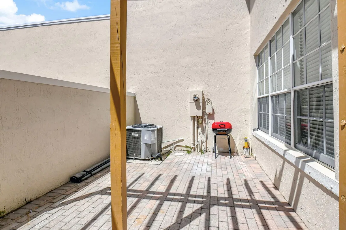 Residence photo 25