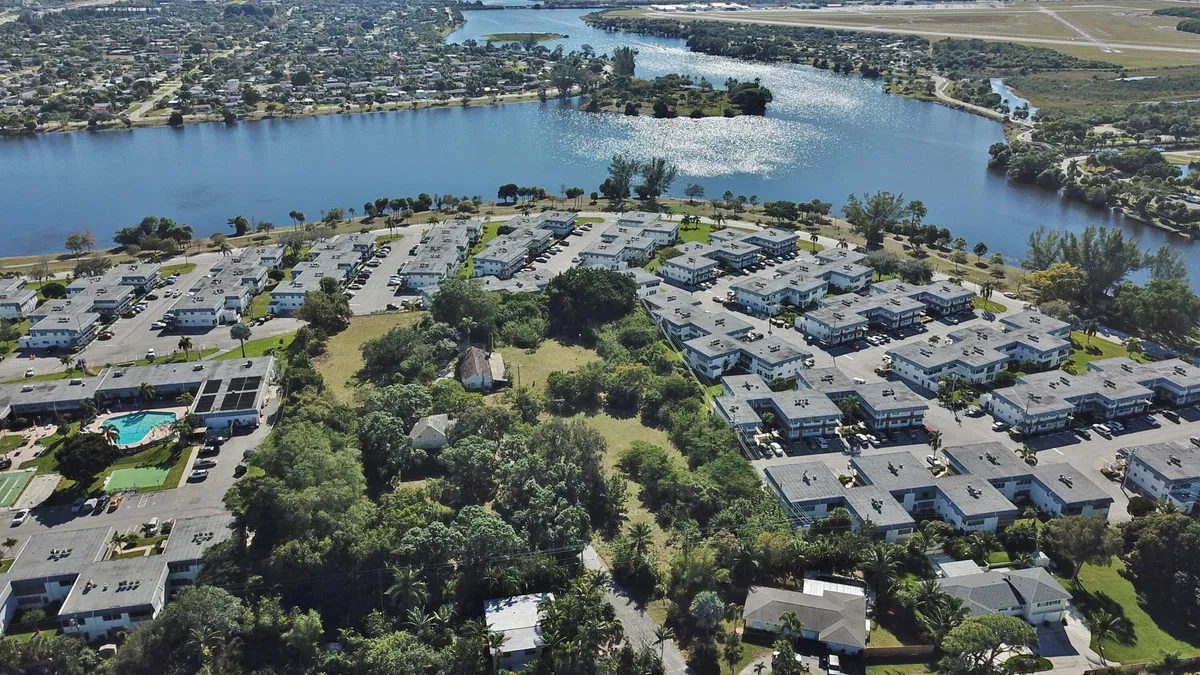 Unit 109 photo 16