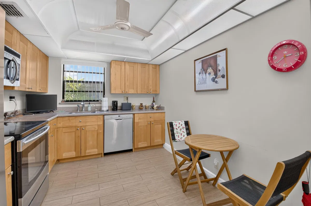  Unit 441 photo 13