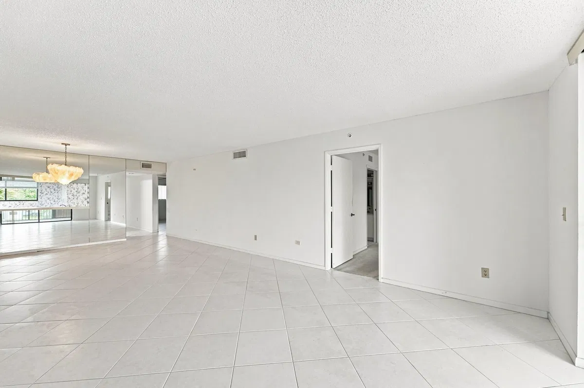 Unit 314 photo 10