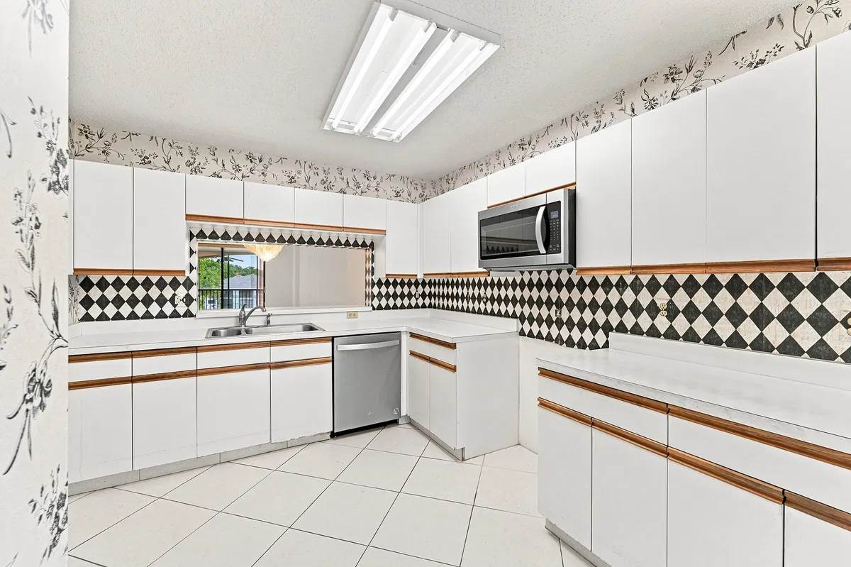 Unit 314 photo 25