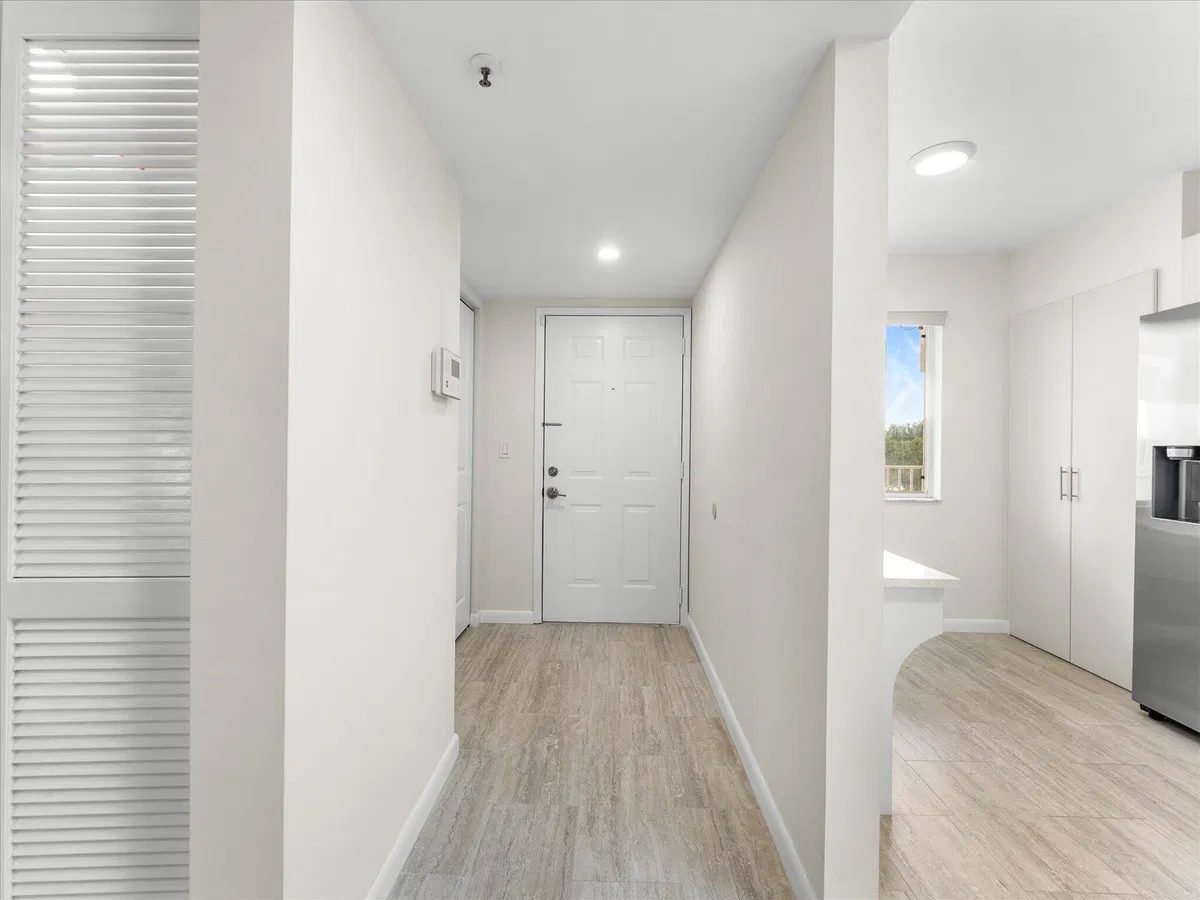 Unit 405 photo 10