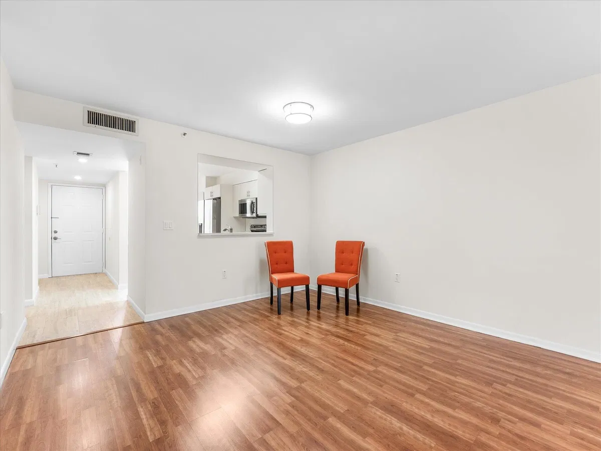 Unit 405 photo 19