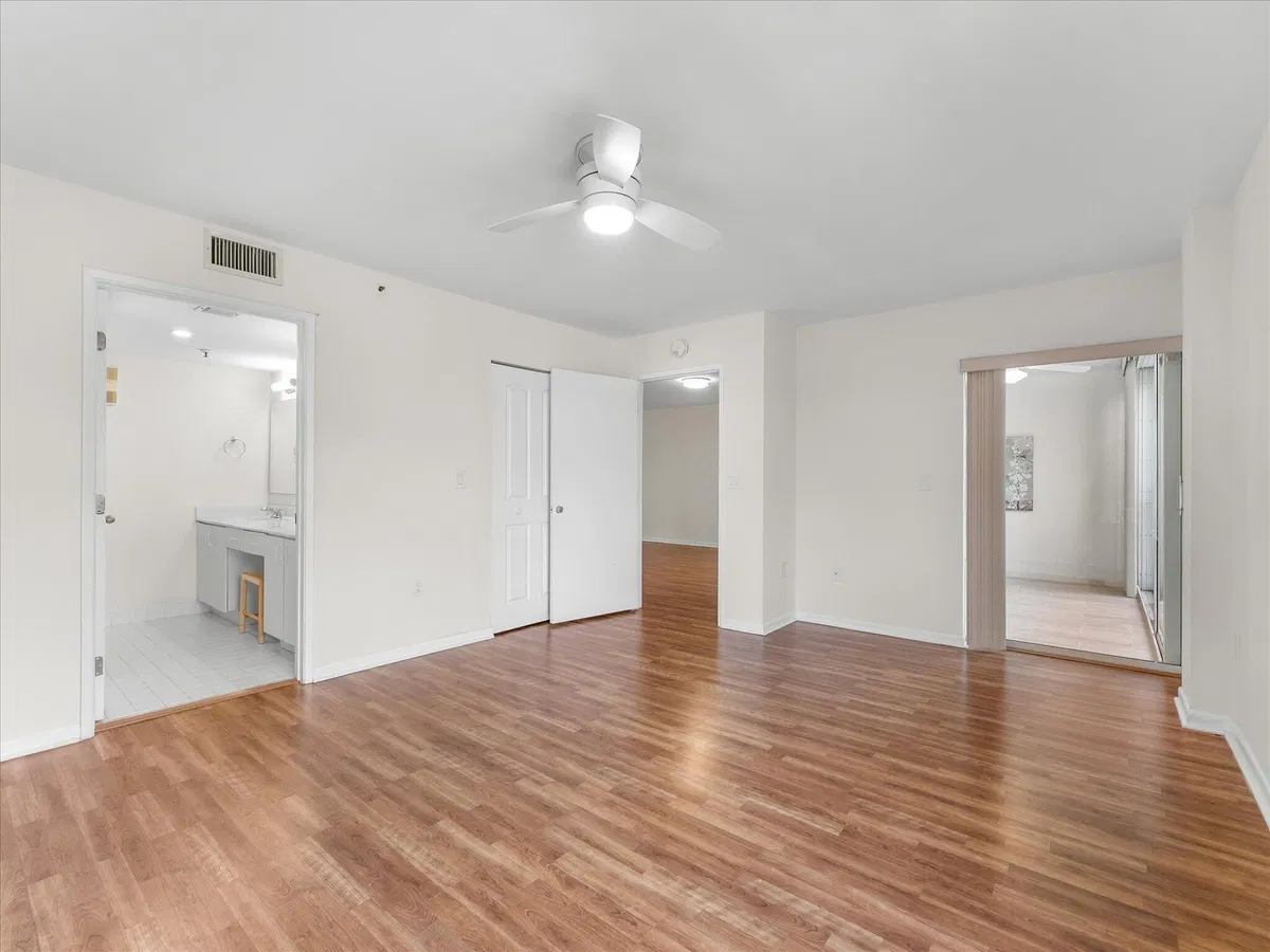 Unit 405 photo 31