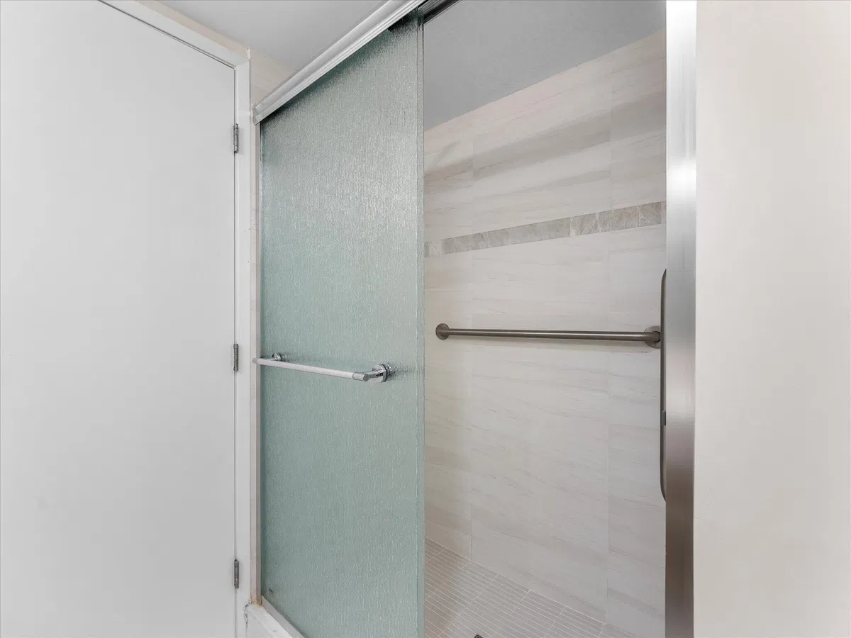 Unit 405 photo 34