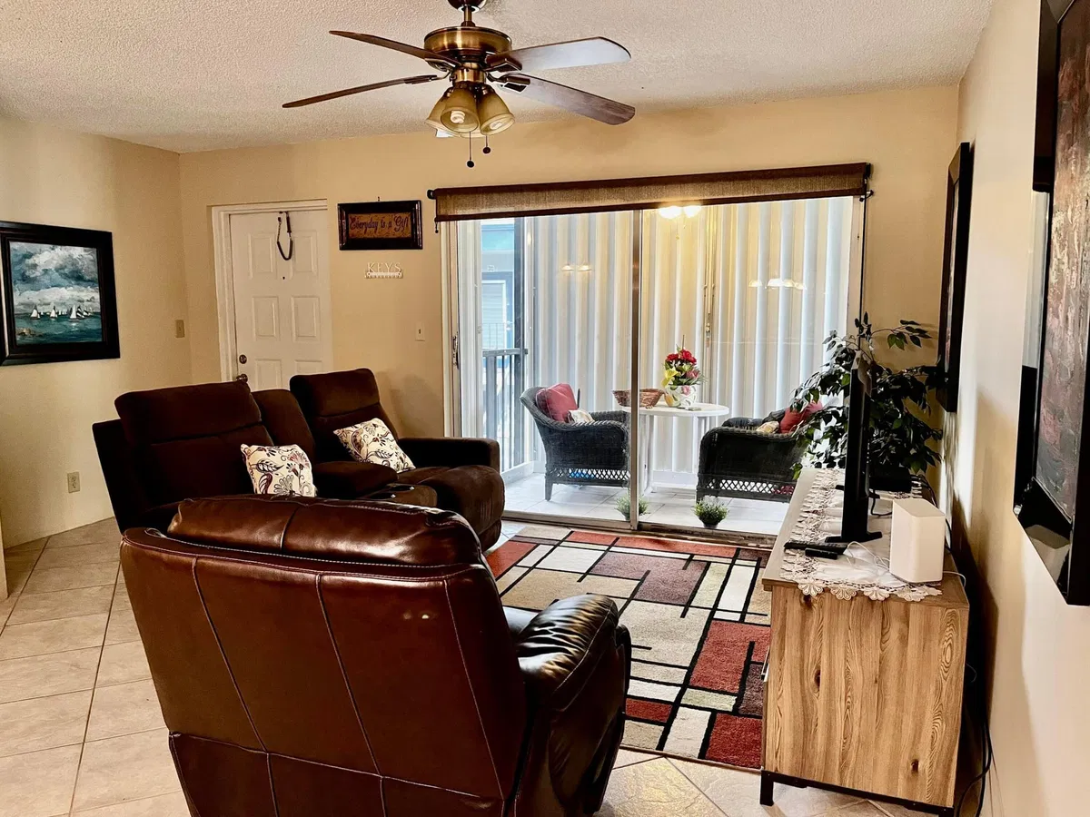 Unit 203 photo 10