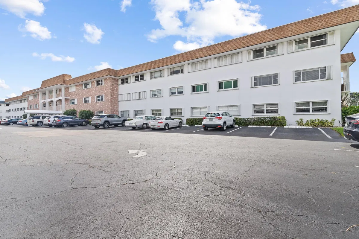  Unit 315 photo 7