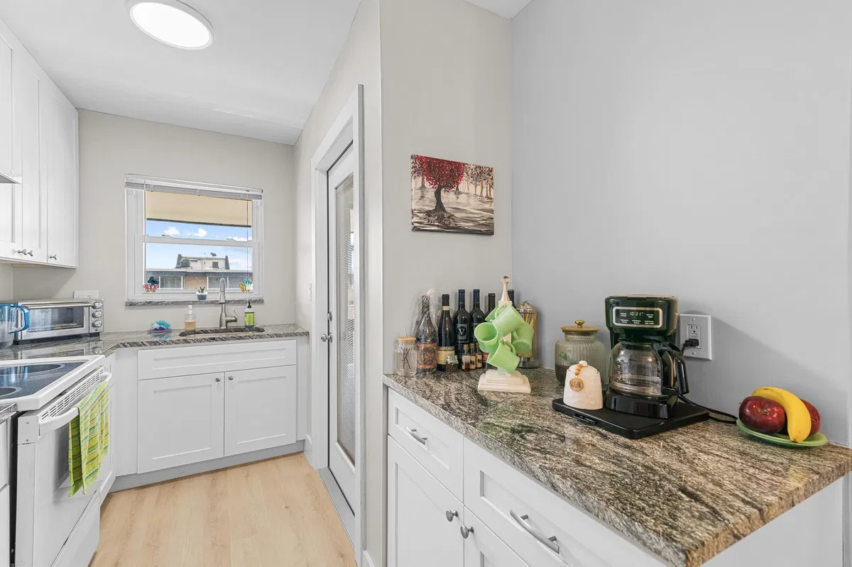  Unit 315 photo 16