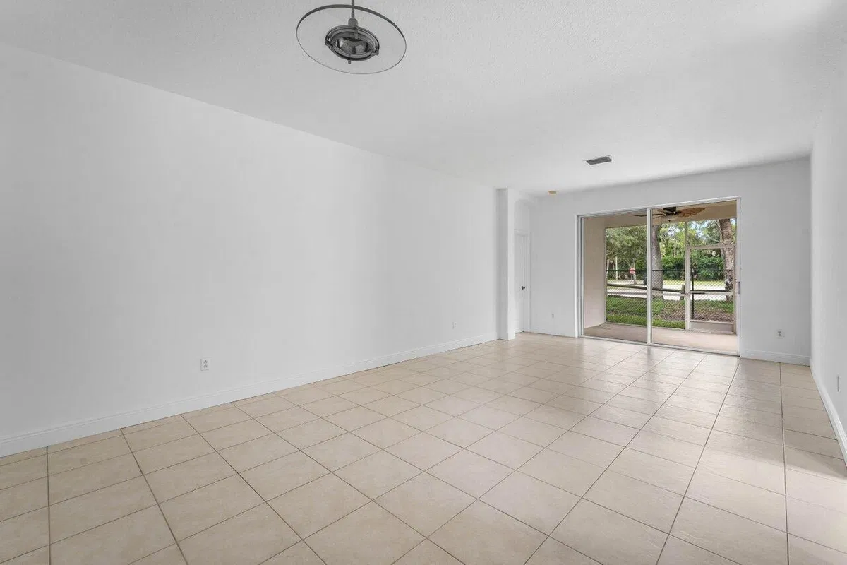  Residence photo 7