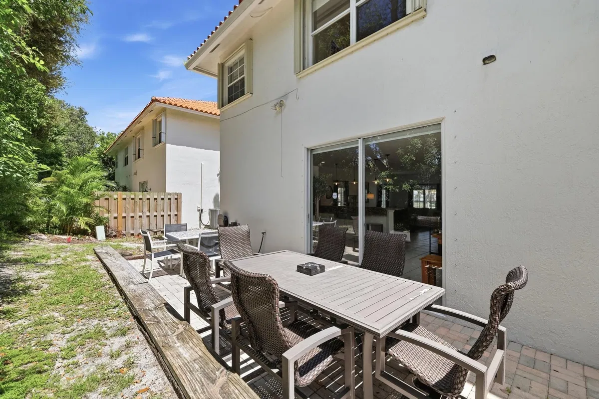  Residence photo 19