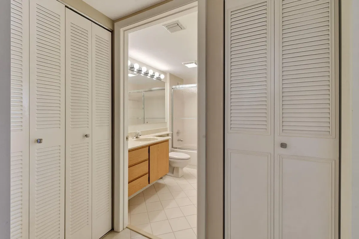 Unit 202 photo 22