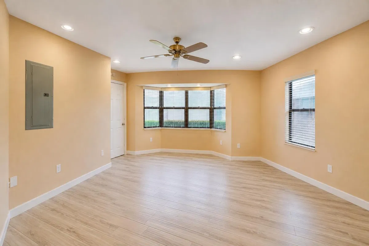Unit Rear photo 7